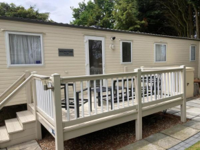 2 Bedroom Holiday Home - Access to Club House / Fishing Lake / Swimming Pool, Clacton-On-Sea